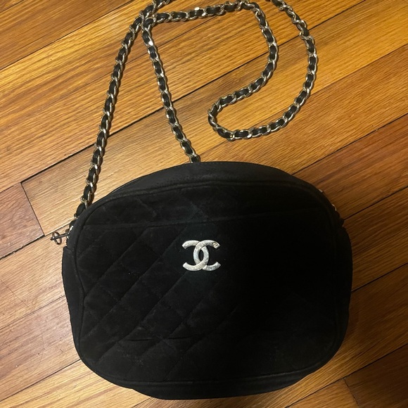 CHANEL Handbags - CHANEL Black Quilted Bag